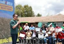 En medio de la asamblea extraordinaria de la Conaie en Riobamba, el presidente Daniel Noboa lanzó una advertencia contundente: aquellos líderes que coaccionen a agricultores por ejemplo, limitando su acceso al agua si no participan en protestas podrían ser denunciados por terrorismo y enfrentar penas de hasta 30 años de cárcel.