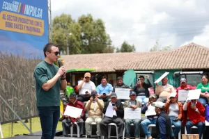En medio de la asamblea extraordinaria de la Conaie en Riobamba, el presidente Daniel Noboa lanzó una advertencia contundente: aquellos líderes que coaccionen a agricultores por ejemplo, limitando su acceso al agua si no participan en protestas podrían ser denunciados por terrorismo y enfrentar penas de hasta 30 años de cárcel.