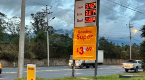La eliminación del subsidio al diésel, que rige desde ayer en el país, no solo ha generado rechazo de sectores sociales, también ha provocado el respaldo del sector empresarial que considera esta medida como necesaria para combatir el contrabando y reducir el gasto en Ecuador.
