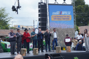 El presidente Daniel Noboa volvió a poner al agro en el centro del discurso gubernamental, en el recinto ferial de Macají, en Riobamba. El Primer Mandatario encabezó un masivo acto este 18 de septiembre, al que asistieron más de cinco mil agricultores de la Sierra Central y otras provincias del país.