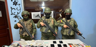 La Brigada de Caballería Blindada N.°11 ‘Galápagos’ del Ejército ecuatoriano ejecutó una operación de control y supervisión al interior del Centro de Privación de Libertad de Mujeres de Riobamba, el 4 de septiembre, que permitió el decomiso de teléfonos celulares, armas blancas, dinero en efectivo y joyas.