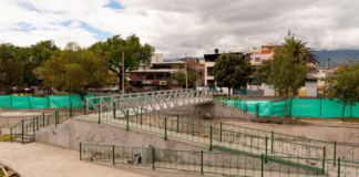 Según informó el contratista, José Vaca, la obra de rehabilitación del Parque Guayaquil registra ya un 70% de ejecución, tras la reciente fundición de la loza de hormigón en la pileta central, dentro del proyecto de regeneración para proyectarlo como un atractivo turístico y cultural de la ciudad.