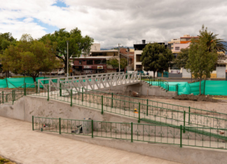Según informó el contratista, José Vaca, la obra de rehabilitación del Parque Guayaquil registra ya un 70% de ejecución, tras la reciente fundición de la loza de hormigón en la pileta central, dentro del proyecto de regeneración para proyectarlo como un atractivo turístico y cultural de la ciudad.