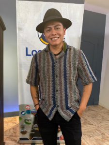 Leonardo Sefla, actor y creador digital riobambeño, forma parte de la Selección de Creadores de Contenido de Chimborazo, un equipo que combina talento deportivo y digital con el objetivo de unir a jóvenes para crecer en conjunto y abrirse nuevas oportunidades dentro y fuera de la cancha.