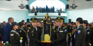En una ceremonia religiosa cargada de tradición y solemnidad, la Policía Nacional celebró los 95 años de la coronación de la Santísima Virgen del Cisne y los 24 años desde su proclamación oficial como patrona de la institución, en un acto que reunió a autoridades policiales y miembros de la comunidad.
