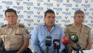 La Policía Nacional y la Gobernación de Pastaza informaron que un grupo especializado proveniente de Quito se encuentra en Puyo realizando investigaciones para identificar a los responsables de las recientes amenazas de extorsión con artefactos explosivos y panfletos en la ciudad.