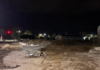 La noche del jueves 11 de septiembre de 2025, el Estadio Olímpico de Riobamba se convirtió en el epicentro de un nuevo conflicto institucional entre la Federación Deportiva de Chimborazo (FDCH) y el Municipio de Riobamba. De acuerdo con la denuncia pública de la Federación, alrededor de las 22h00 personal municipal ingresó abruptamente al complejo deportivo, derribando parte de la valla perimetral y destruyendo segmentos del muro de protección que resguardaban las instalaciones.