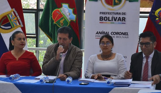 En cumplimiento de la convocatoria realizada por el prefecto de Bolívar, Aníbal Coronel Monar, la mañana de este viernes se llevó a cabo una nueva sesión ordinaria del Consejo Provincial de Bolívar, espacio en el que se conocieron, analizaron y aprobaron los puntos establecidos en el orden del día.