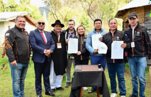 El Geoparque Mundial de la UNESCO Kütralkura, en Chile, y el Geoparque Mundial de la UNESCO Volcán Tungurahua, en Ecuador, oficializaron un convenio de hermanamiento con una vigencia de cinco años. El acuerdo busca consolidar la cooperación técnica, la investigación científica y el intercambio de experiencias en beneficio de las comunidades que habitan en estos territorios volcánicos.