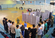 En la Brigada de Caballería Blindada N.° 11 Galápagos, en Riobamba, se dio inicio al proceso de acuartelamiento de la leva 2006, segunda llamada, con la recepción de jóvenes que cumplirán el Servicio Cívico Militar Voluntario durante un año. La jornada marca el comienzo de una etapa de formación destinada a fortalecer el compromiso cívico y la disciplina de los participantes.
