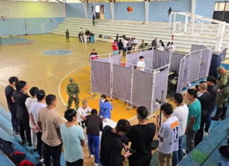 En la Brigada de Caballería Blindada N.° 11 Galápagos, en Riobamba, se dio inicio al proceso de acuartelamiento de la leva 2006, segunda llamada, con la recepción de jóvenes que cumplirán el Servicio Cívico Militar Voluntario durante un año. La jornada marca el comienzo de una etapa de formación destinada a fortalecer el compromiso cívico y la disciplina de los participantes.