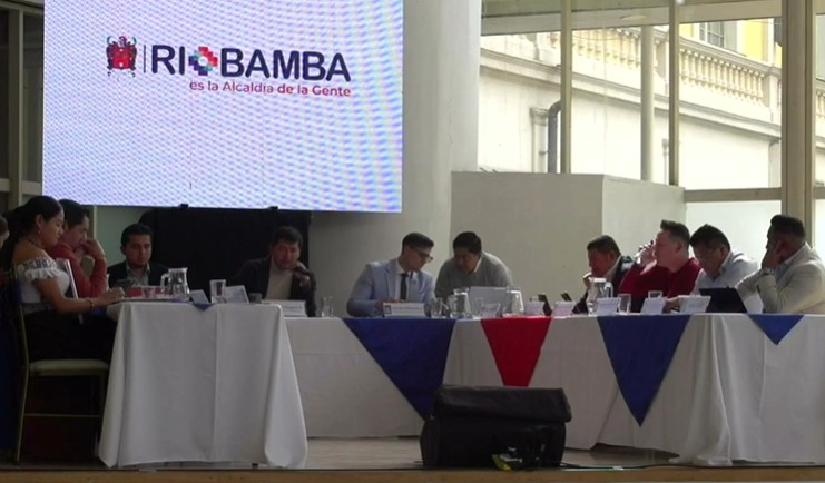 En sesión del Concejo Municipal de Riobamba, los ediles resolvieron rechazar el convenio propuesto para la reactivación del tren en la región, tras un intenso debate en el que se confrontaron posturas sobre las ventajas turísticas y económicas del proyecto frente a sus costos e impactos en el presupuesto local.