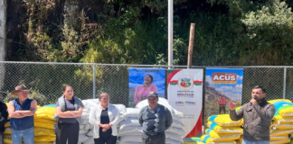 La Prefectura de Bolívar, a través de la Secretaría de Gestión Ambiental, llevó a cabo este 2 de septiembre, una nueva acción dentro del Proyecto Áreas de Conservación y Uso Sustentable (ACUS), beneficiando a más de 150 familias de las parroquias Santiago y San Vicente con la entrega de semillas de pasto.
