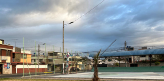 La inseguridad vuelve a encender las alertas en Riobamba. Moradores de los barrios Las Flores, El Cisne, Pueblo Unido y sectores aledaños denunciaron una serie de asaltos y robos que en los últimos días han afectado a familias que retornan a sus hogares tras cumplir con sus jornadas laborales.