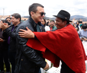 En un contexto de creciente tensión social y política, el presidente de la República, Daniel Noboa, ha decidido ampliar el alcance del estado de excepción en varias provincias del Ecuador, incluyendo a Chimborazo, en un intento por restaurar el orden público y contrarrestar las protestas convocadas por la Confederación de Nacionalidades Indígenas del Ecuador (CONAIE).