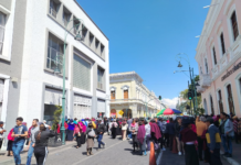 La mañana del 22 de septiembre, decenas de agricultores de distintas parroquias y comunidades de Chimborazo se concentraron en los exteriores de BanEcuador en la ciudad de Riobamba, motivados por el anuncio del Gobierno Nacional sobre la entrega del Bono Raíces y el acceso a créditos con condiciones preferenciales.