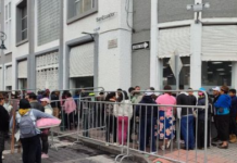 En los primeros cinco días de vigencia del Bono Raíces, unas 70.000 familias rurales ya recibieron el pago único de USD 1.000 en sus cuentas de BanEcuador. El plan del Gobierno contempla llegar a 100.000 hogares vinculados a la producción agrícola y pecuaria en situación de pobreza, como parte de la compensación por la eliminación del subsidio al diésel.