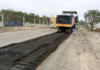 La Prefectura de Bolívar, bajo la administración del prefecto Aníbal Coronel Monar, avanza en los trabajos de mantenimiento y mejoramiento de la vía Caluma – Piedra Redonda, una de las más importantes para la movilidad de los habitantes y el transporte de la producción agrícola en la zona.