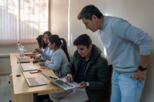 La Escuela Superior Politécnica de Chimborazo (ESPOCH) informó este viernes que sus clases virtuales concluyeron el 26 de septiembre y que, desde el lunes 29 del mismo mes, retomará las actividades académicas en modalidad presencial en su matriz y sedes.