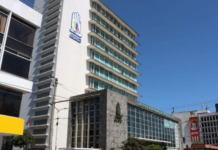 La reciente campaña del Instituto Ecuatoriano de Seguridad Social (IESS) para la actualización de datos personales generó confusión entre afiliados, jubilados y beneficiarios, y dio lugar a denuncias por cobros indebidos en los alrededores de las oficinas de la institución.