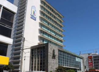La reciente campaña del Instituto Ecuatoriano de Seguridad Social (IESS) para la actualización de datos personales generó confusión entre afiliados, jubilados y beneficiarios, y dio lugar a denuncias por cobros indebidos en los alrededores de las oficinas de la institución.