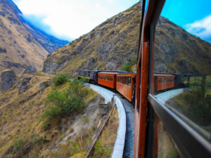 La plataforma oficial Ticket Éxito reactivó la venta en línea de boletos para los recorridos turísticos hacia la Nariz del Diablo, en Alausí, confirmando que los viajes de septiembre de 2025 se realizarán con normalidad, luego de un mantenimiento integral en la locomotora.
