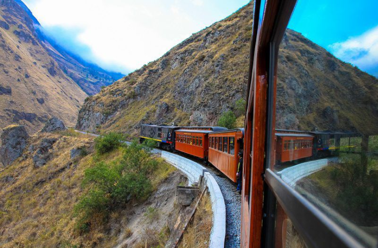 La plataforma oficial Ticket Éxito reactivó la venta en línea de boletos para los recorridos turísticos hacia la Nariz del Diablo, en Alausí, confirmando que los viajes de septiembre de 2025 se realizarán con normalidad, luego de un mantenimiento integral en la locomotora.