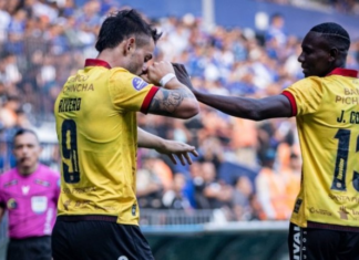 Barcelona Sporting Club goleó 4-0 a Emelec en el estadio George Capwell, cortando una racha de más de mil días sin victorias en ese escenario. La noche en el Capwell tuvo todos los ingredientes de un clásico, tensión, polémica en la tribuna y un ambiente de rivalidad.