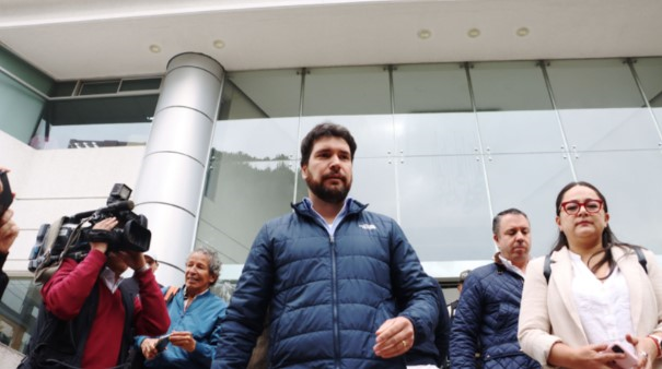 El excandidato a la Presidencia de Ecuador en 2023, Jan Topic, denunció el viernes, 12 de septiembre de 2025, mediante un video en sus redes sociales, una serie de intentos de secuestro dirigidos contra sus colaboradores, colegas y familiares.