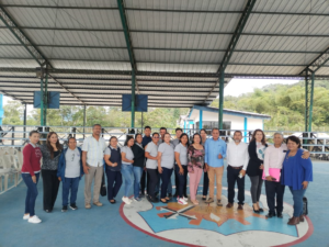 La Unidad Educativa Álvaro Valladares vivió una jornada especial dedicada a la promoción de la lectura, en un evento que reunió a seis reconocidos poetas de los Talleres Literarios de Pastaza.