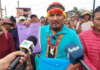 El gobernador de la ciudad intercultural de las nacionalidades indígenas se pronunció públicamente sobre la suspensión del servicio eléctrico en la ex hacienda de Té Zulay, en la provincia de Pastaza. La medida, ejecutada por la Empresa Eléctrica Ambato con apoyo de la fuerza pública, dejó sin fluido a decenas de familias de la zona.