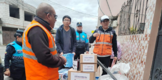 En un gesto de solidaridad y apoyo, el municipio de Riobamba entregó ayuda humanitaria a las familias afectadas por la explosión de un tanque de gas ocurrida en agosto en el sector Tierra Nueva. La acción se enmarca dentro de las gestiones de la Secretaría Nacional de Gestión de Riesgos (SNGR) y la Alcaldía local.