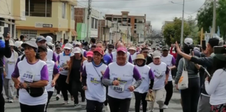 La ciudad de Riobamba fue escenario de entusiasmo y vitalidad la mañana del domingo 7 de septiembre, cuando decenas de adultos mayores participaron en la competencia 2K geriátrica “Camina, corre y vive más”. La iniciativa, organizada por el Hospital Geriátrico Dr. Bolívar Arguello, buscó fomentar la actividad física, la vida saludable y la prevención de enfermedades crónicas en personas de la tercera edad.