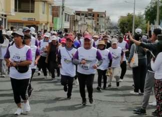 La ciudad de Riobamba fue escenario de entusiasmo y vitalidad la mañana del domingo 7 de septiembre, cuando decenas de adultos mayores participaron en la competencia 2K geriátrica “Camina, corre y vive más”. La iniciativa, organizada por el Hospital Geriátrico Dr. Bolívar Arguello, buscó fomentar la actividad física, la vida saludable y la prevención de enfermedades crónicas en personas de la tercera edad.