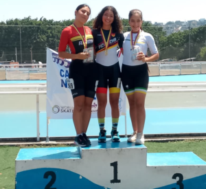 Darla Chacón, ya comienza a dejar huella en las pistas nacionales, su actuación en el Campeonato Nacional de Patinaje, le entregó dos medallas de oro y el reconocimiento como Mejor Deportista Nacional en la categoría prejuvenil.
