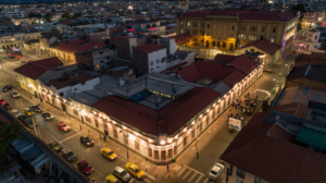 El Hospital de Niños Alfonso Villagómez, de Riobamba presenta hoy un nuevo rostro. La reciente intervención en su fachada, ha devuelto brillo a un edificio de historia.