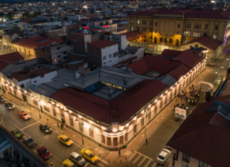 El Hospital de Niños Alfonso Villagómez, de Riobamba presenta hoy un nuevo rostro. La reciente intervención en su fachada, ha devuelto brillo a un edificio de historia.