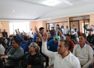 La mañana de este sábado 13 de septiembre, el gremio del transporte público de Quito y la provincia de Pichincha resolvió suspender sus operaciones a partir de las 00h00 del lunes 15 de septiembre. La decisión fue confirmada por Carlos Brunis, presidente de la Federación de Transporte Terrestre de Pichincha (FTTEPII), tras una asamblea provincial.