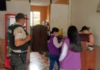 En cumplimiento de una orden de servicio, la Policía Nacional del Ecuador ejecutó un amplio operativo de control en el cantón San Miguel, provincia de Bolívar. La acción se desarrolló en coordinación con la Comisaría Nacional, las Tenencias Políticas y técnicos de la Agencia Nacional de Regulación, Control y Vigilancia Sanitaria (ARCSA), con el propósito de verificar el cumplimiento de las disposiciones legales y precautelar la salud de la ciudadanía.