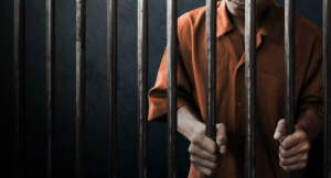 La justicia dictó una de las sentencias más severas en materia de violencia sexual en la provincia. Un sujeto del sector San Nicolás de Pallatanga, fue condenado a 29 años y 4 meses de prisión, pena máxima agravada, tras ser declarado culpable de la presunta violación de una adolescente con un 66 % de discapacidad intelectual.