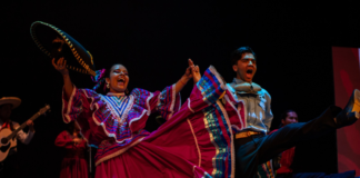 El arte, la música y la tradición se unirán en un solo escenario este domingo 5 de octubre con el espectáculo “Raíces que danzan”, un evento cultural que reunirá a agrupaciones de danza de México, Honduras y Chile, quienes compartirán su riqueza artística con el público ecuatoriano.