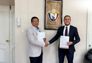 El cantón Guano continúa fortaleciendo el deporte y generando oportunidades para la niñez y juventud. El pasado jueves 4 de septiembre, el alcalde Oswaldo Estrada, junto a representantes del club El Nacional, oficializó la firma de un convenio que permitirá la creación de nuevas escuelas de fútbol en la localidad.