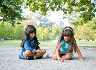 Con el regreso a clases, miles de niños y adolescentes en todo el país retoman sus actividades escolares, muchas de las cuales se desarrollan al aire libre durante recreos, clases de educación física y el trayecto hacia la institución.