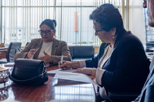 Con el objetivo de potenciar la cooperación académica y optimizar los recursos educativos, la Escuela Superior Politécnica de Chimborazo (ESPOCH) y la Universidad Técnica Estatal de Quevedo (UTEQ) firmaron una Carta de Intención que abre las puertas a una colaboración interinstitucional más sólida.