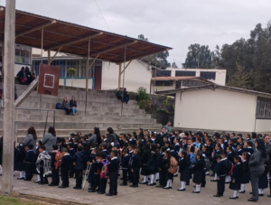 Este miércoles 3 de septiembre se dio inicio al año lectivo 2025-2026 en el cantón Chambo, en la escuela Mercedes Amelia Guerrero, donde aproximadamente 420 estudiantes regresaron a las aulas después de las vacaciones.