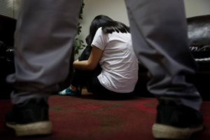 Siete años de prisión fue la sentencia dictada por el Tribunal Penal de Chunchi para un hombre de 69 años, quien presuntamente abusó sexualmente de una niña de 10 años en los baños públicos de la comunidad Joyagshi.