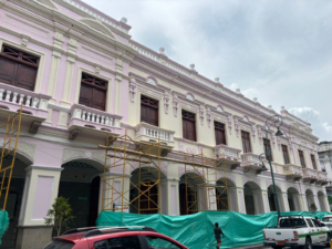 Después de más de dos décadas sin una restauración significativa, la Casa Museo de Riobamba atraviesa un proceso integral de rehabilitación. La obra se enmarca dentro del plan de revitalización del Centro Histórico impulsado por la actual administración municipal.