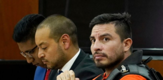 Un nuevo capítulo se suma al complejo caso por el magnicidio de Fernando Villavicencio, asesinado en agosto de 2023. Esta vez, el protagonista es Daniel Salcedo, conocido por sus múltiples condenas por corrupción y sus intentos de evadir a la justicia ecuatoriana. Según el testimonio de un exagente de inteligencia, Salcedo habría ofrecido USD 1 millón a Juan Fernando Petro, hermano del presidente colombiano Gustavo Petro, a cambio de obtener asilo político en Colombia.