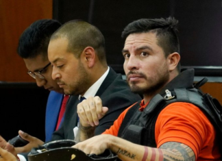 Un nuevo capítulo se suma al complejo caso por el magnicidio de Fernando Villavicencio, asesinado en agosto de 2023. Esta vez, el protagonista es Daniel Salcedo, conocido por sus múltiples condenas por corrupción y sus intentos de evadir a la justicia ecuatoriana. Según el testimonio de un exagente de inteligencia, Salcedo habría ofrecido USD 1 millón a Juan Fernando Petro, hermano del presidente colombiano Gustavo Petro, a cambio de obtener asilo político en Colombia.