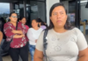 La mañana de este viernes, una docena de madres de familia acudió al Distrito de Educación de Pastaza para exigir una solución inmediata ante la falta de cupos para sus hijos, quienes desde el inicio del año lectivo no han podido asistir a clases.